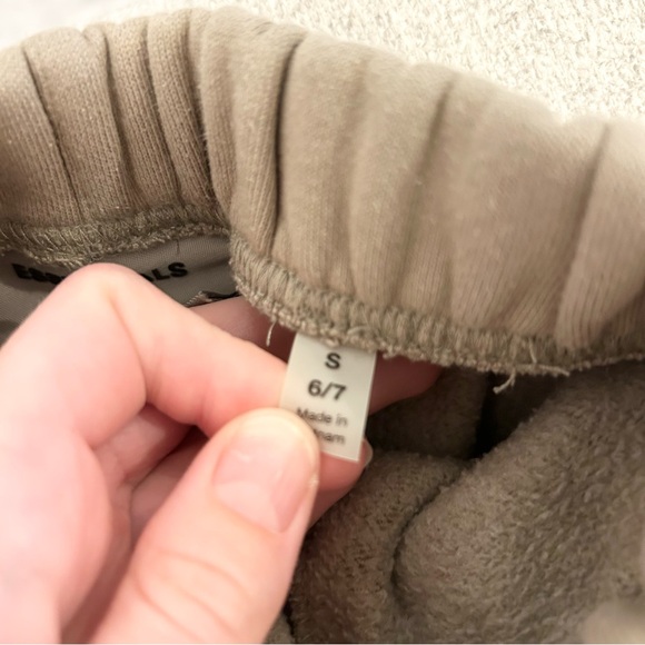 Kids Essentials Fear of God Sweatpants - Picture 8 of 9